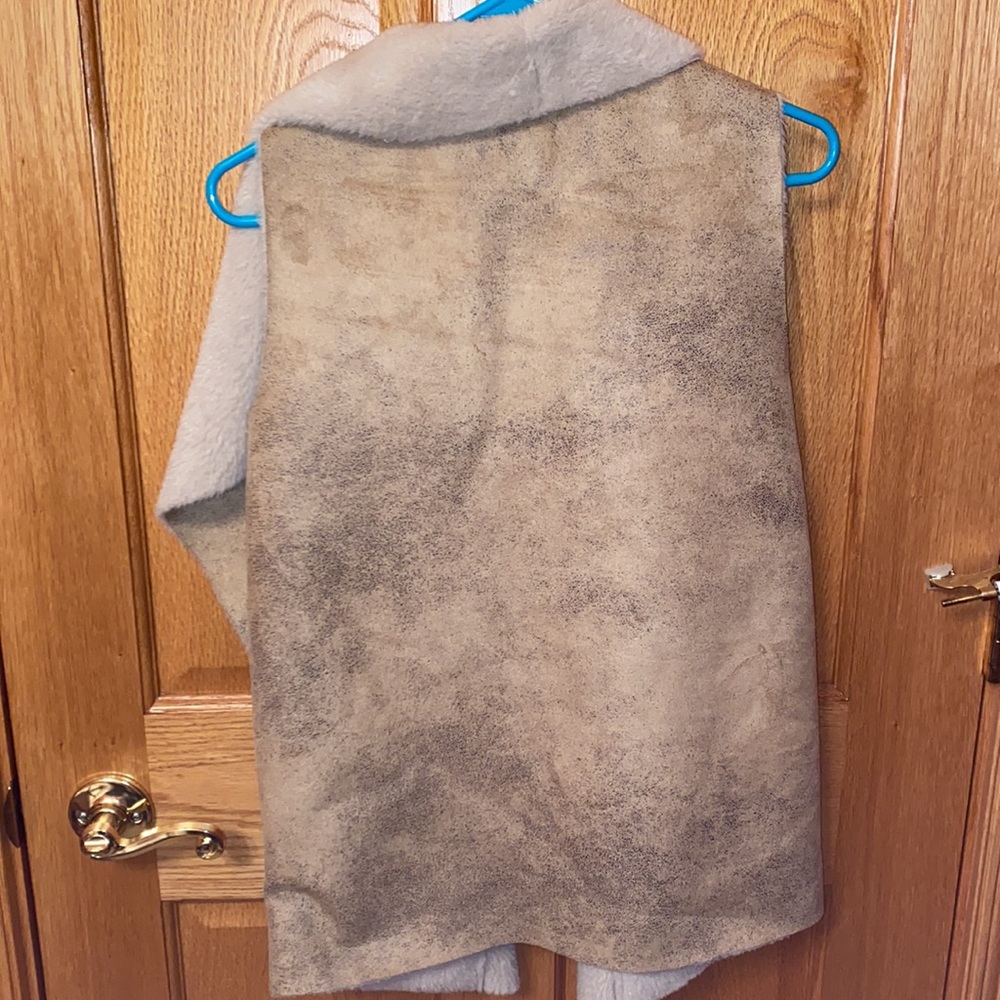 Vest - Picture 2 of 2